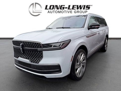 Used 2025 Lincoln Navigator Reserve AWD/4WD image 1