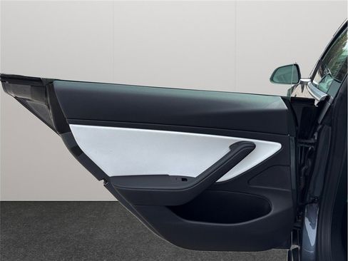 Used 2019 Tesla Model 3 Long Range image 34