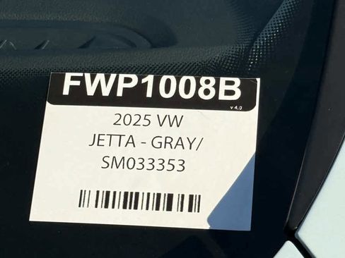 Used 2025 Volkswagen Jetta SE image 30