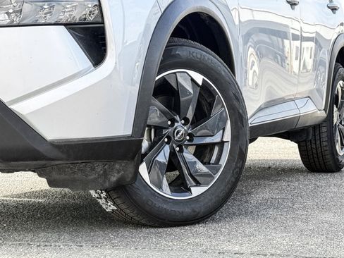 Used 2024 Nissan Rogue SV FWD image 2