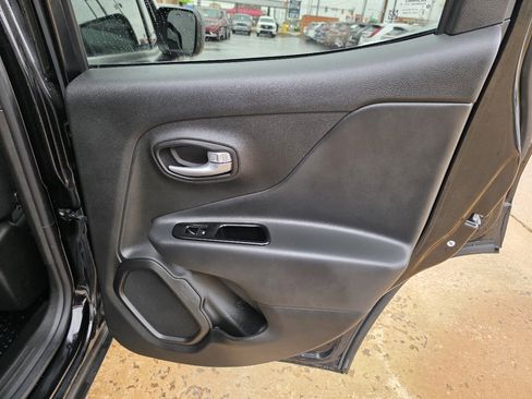 Used 2023 Jeep Renegade Latitude image 21