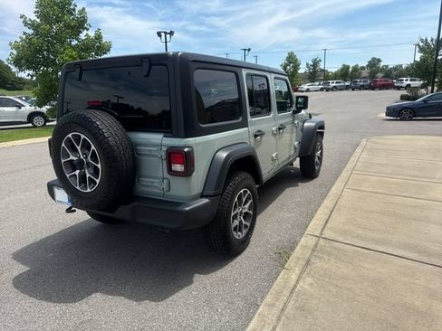 Used 2024 Jeep Wrangler Unlimited Sport AWD/4WD image 4