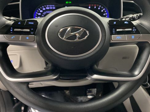 Certified 2023 Hyundai Tucson SEL w/ Winter Package AWD/4WD image 16