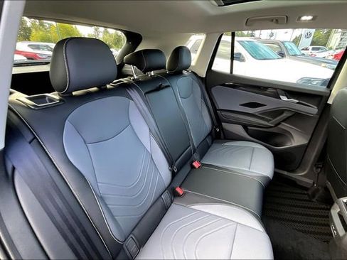 New 2025 Volkswagen Tiguan SE AWD/4WD image 25