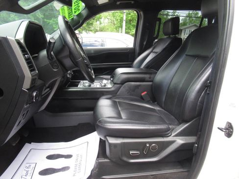 Used 2019 Ford Expedition XLT w/ Equipment Group 202A AWD/4WD image 19