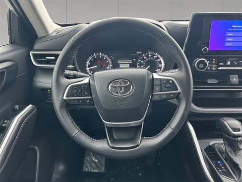 Used 2025 Toyota Highlander LE image 13