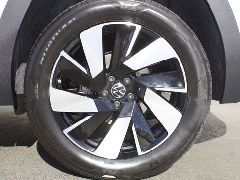 New 2026 Volkswagen Atlas Cross Sport SEL image 10