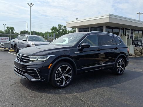 Certified 2024 Volkswagen Tiguan SEL R-Line AWD/4WD image 3