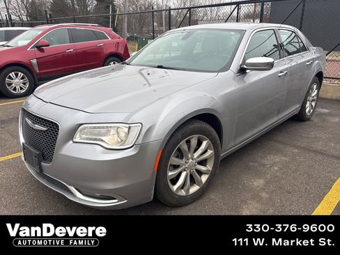 Used 2016 Chrysler 300 C image 1