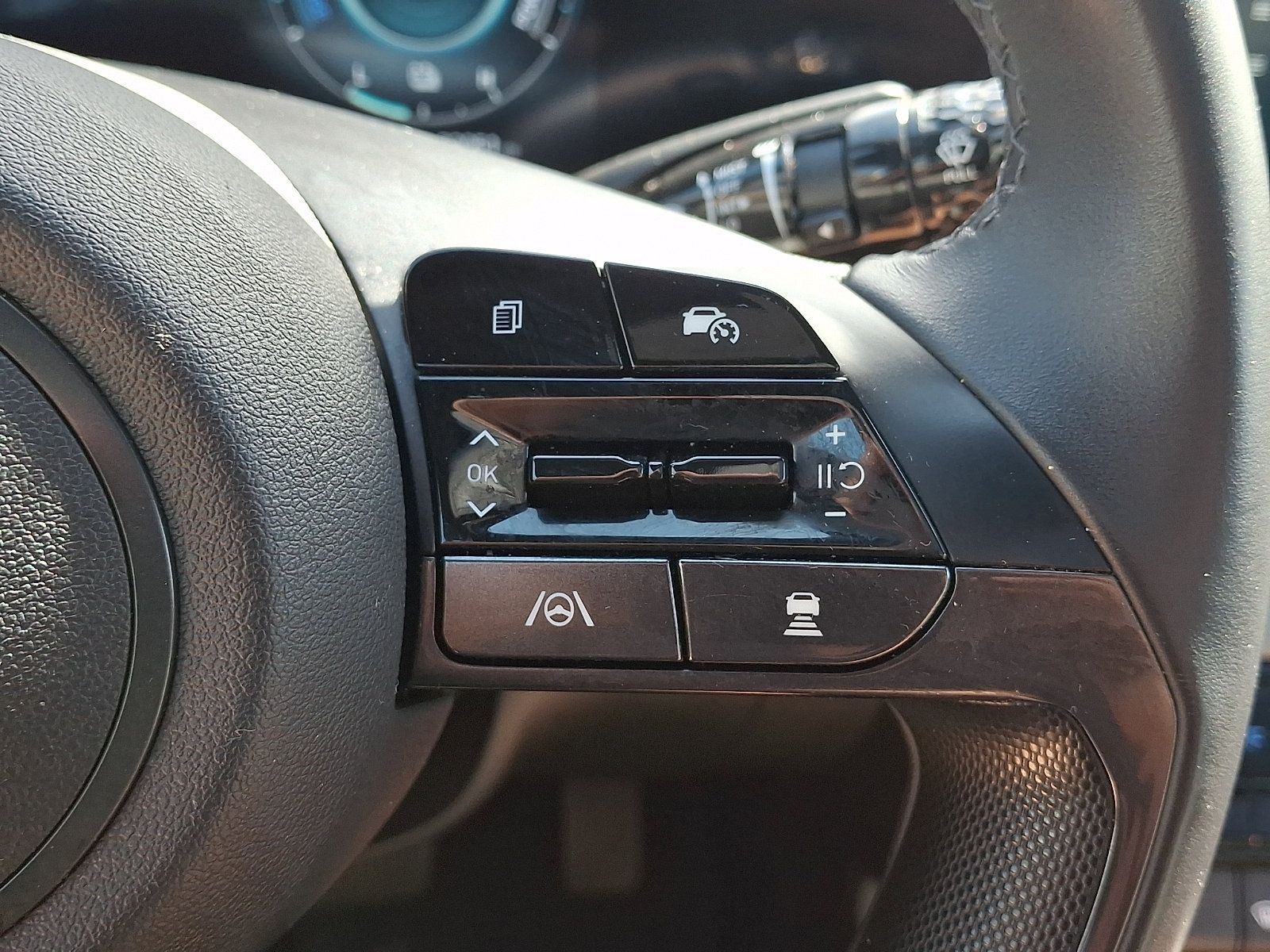 Certified 2025 Hyundai Elantra Limited FWD image 22