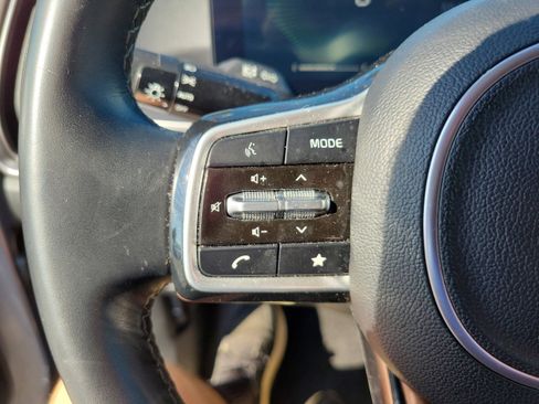 Used 2024 Kia Sorento S image 31