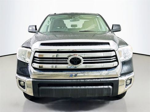 Used 2017 Toyota Tundra SR5 image 2