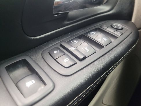 Used 2019 Dodge Grand Caravan SXT FWD image 27