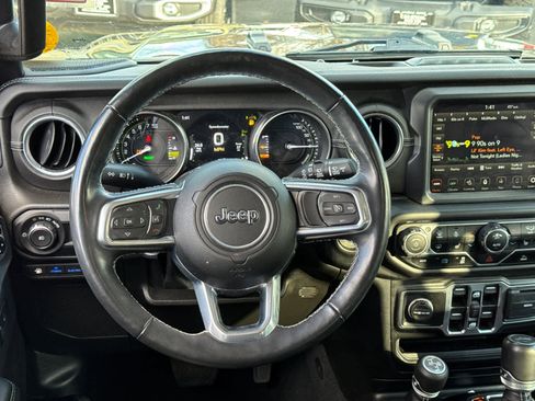 Used 2022 Jeep Wrangler Unlimited Sahara w/ Cold Weather Group image 16