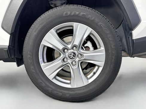 Used 2025 Toyota RAV4 XLE AWD/4WD image 30