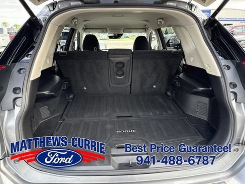 Used 2019 Nissan Rogue SV w/ Premium Package FWD image 13