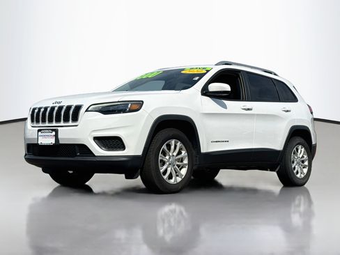 Used 2020 Jeep Cherokee Latitude w/ Cold Weather Group AWD/4WD image 3