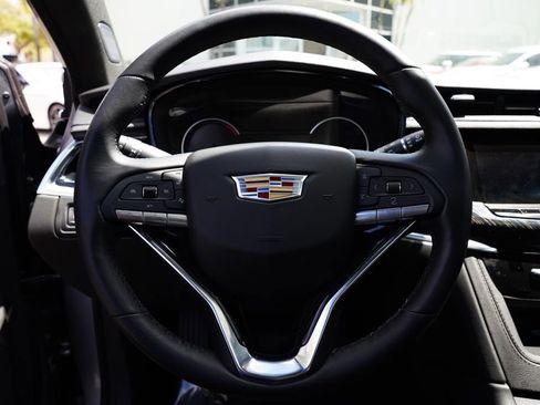 Used 2025 Cadillac XT6 Premium Luxury image 35