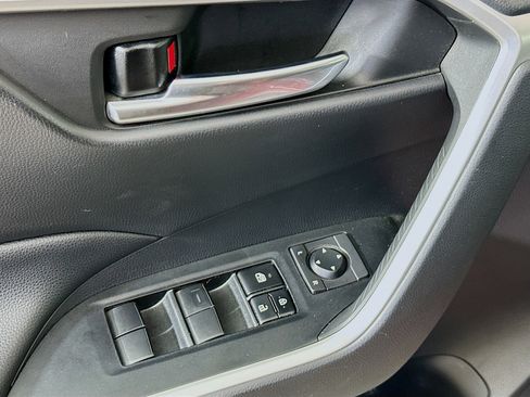 Used 2019 Toyota RAV4 XLE w/ Convenience Package AWD/4WD image 15