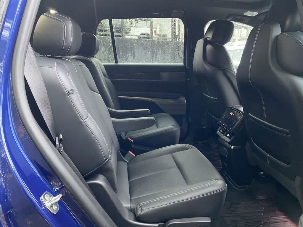Certified 2026 Cadillac Vistiq Premium Luxury w/ LPO, Floor Liner Package AWD/4WD image 18