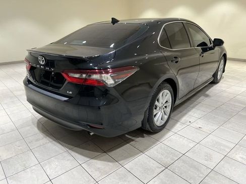Used 2022 Toyota Camry LE w/ Convenience Package image 5