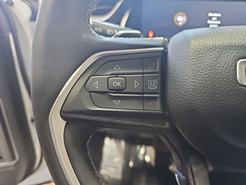 Used 2023 Jeep Grand Cherokee Limited w/ Black Appearance Package image 17