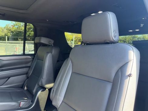 Used 2023 Chevrolet Suburban LT RWD image 25