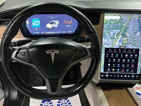 Used 2018 Tesla Model X 75D image 28