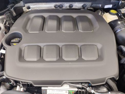Used 2025 Volkswagen Tiguan SE FWD image 7