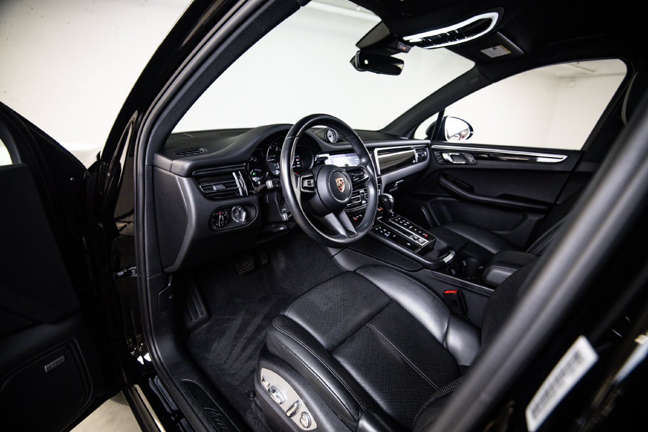 Certified 2023 Porsche Macan AWD/4WD image 4