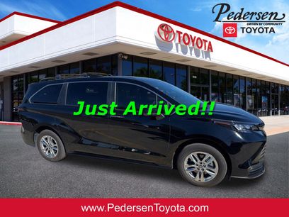 Used 2023 Toyota Sienna XLE Woodland Edition