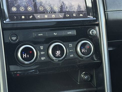 Used 2018 Land Rover Discovery HSE image 30