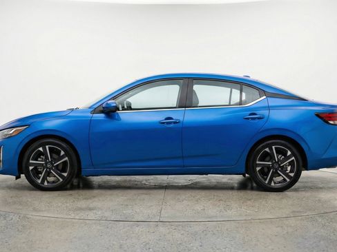 Used 2025 Nissan Sentra SV image 5