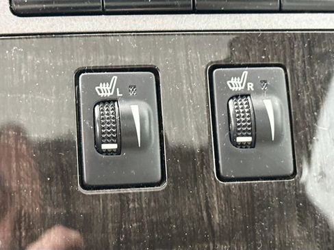 Used 2014 Toyota Venza Limited w/ Tow Prep Package image 16