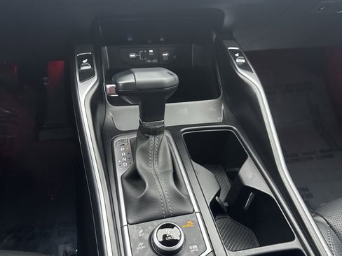 Used 2024 Kia Sorento S image 22