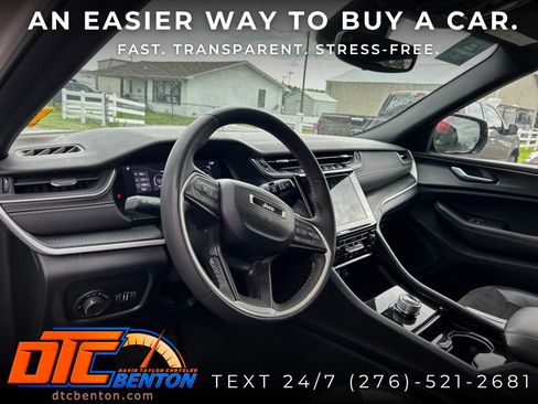 Used 2023 Jeep Grand Cherokee L Laredo AWD/4WD image 10