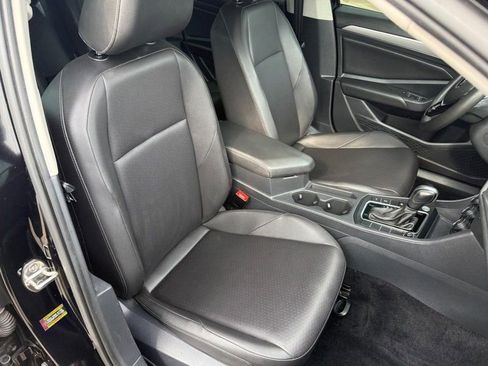 Used 2020 Volkswagen Jetta SE w/ SE Cold Weather Package FWD image 11
