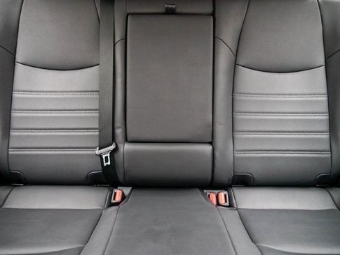 Used 2021 Toyota RAV4 XLE Premium image 17