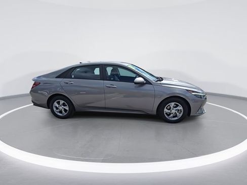 Certified 2021 Hyundai Elantra SE FWD image 9