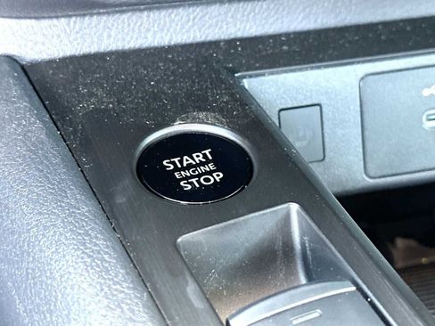 Used 2025 Nissan Kicks SV image 28