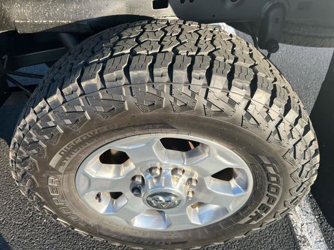 Used 2016 RAM 2500 Big Horn AWD/4WD image 9