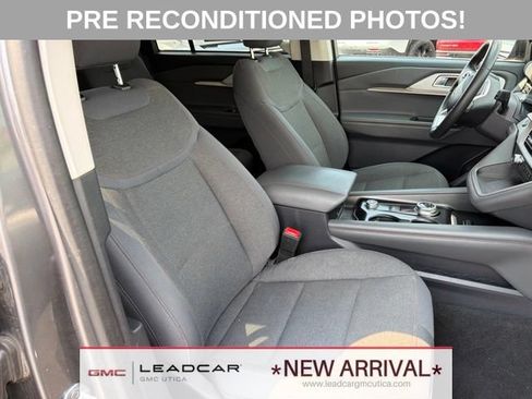 Used 2025 Ford Explorer Active AWD/4WD image 11