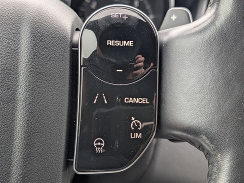 Used 2020 Land Rover Discovery SE image 23