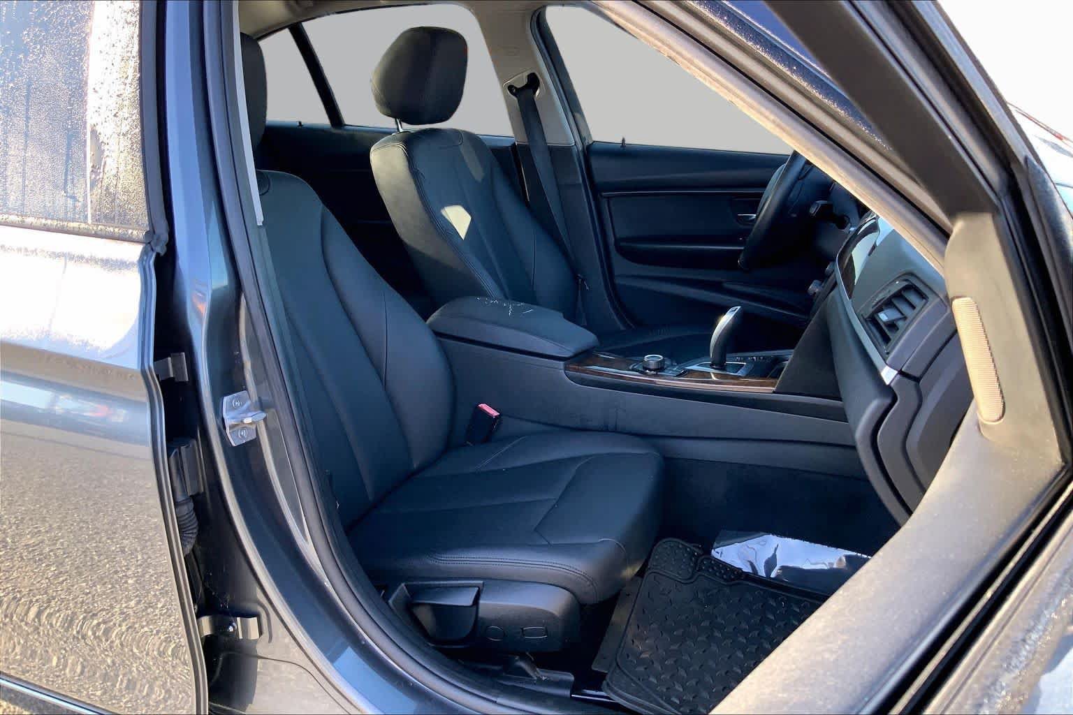 Used 2015 BMW 320i Sedan RWD image 9