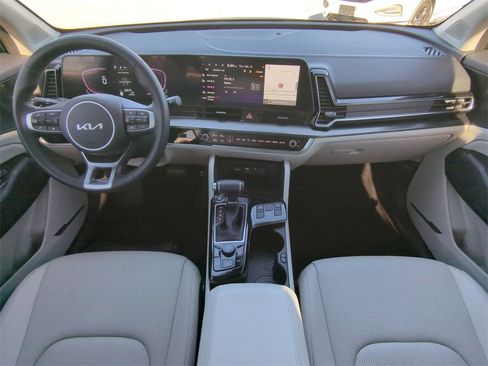 Used 2025 Kia Sportage EX image 16