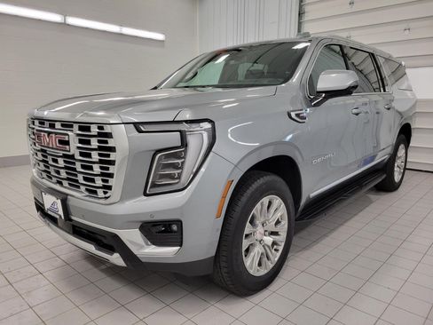 Used 2025 GMC Yukon XL Denali AWD/4WD image 12