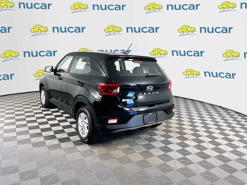 Used 2025 Hyundai Venue SE FWD image 5