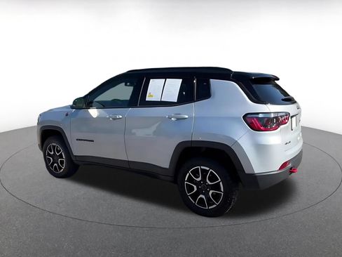Used 2025 Jeep Compass Trailhawk AWD/4WD image 10