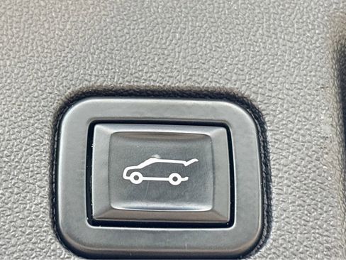 Used 2021 Chevrolet Equinox LT FWD image 23