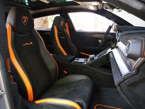 Used 2024 Lamborghini Urus Performante AWD/4WD image 8